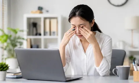 5 cách luyện tập cực nhanh giúp đôi mắt sáng khỏe hơn cho người thường làm việc máy tính