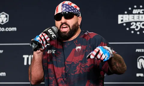 "Tắt ngay micro của hắn đi!": Ilia Topuria nổi điên vì trò lố của Josh Hokit tại họp báo UFC ở Nhà Trắng