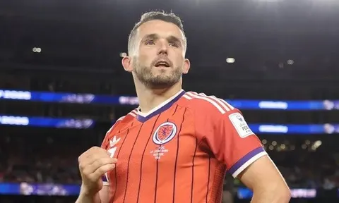 John McGinn "nhắc nhở" Fabrizio Romano sau bài đăng sai sót