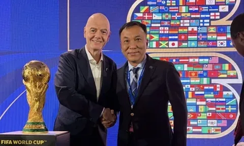 Chủ tịch FIFA ấn tượng với bước tiến của bóng đá Việt