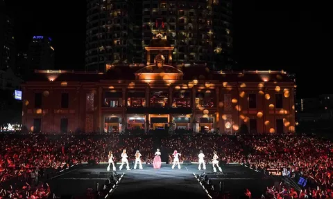Mega Booming biến Quảng trường 2/4 thành "biển người" với 30.000 khán giả
