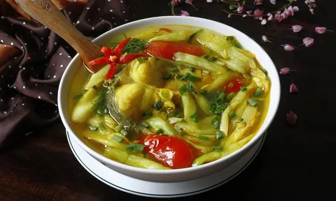 Cách nấu canh dọc mùng giòn ngon, không bị ngứa