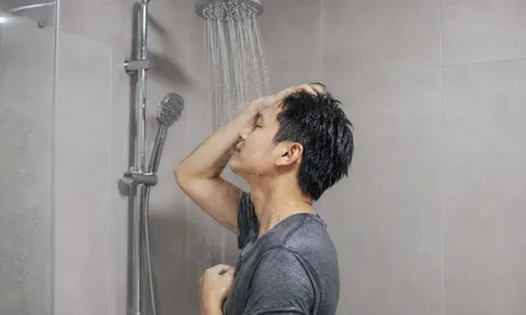 Mùa hè tắm nhiều lần trong ngày có tốt không? Những lưu ý không phải ai cũng biết
