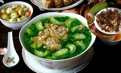 Vì sao dùng cua giã tay nấu canh ngon hơn dùng cua xay?