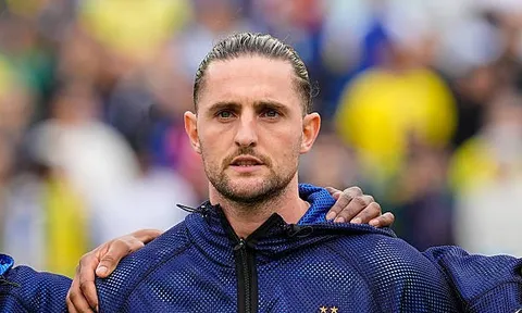 Rabiot chê CĐV Pháp không biết trân trọng HLV Deschamps