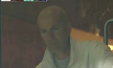 Zidane nhìn con trai 3 lần vào lưới nhặt bóng trước Argentina
