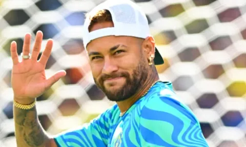 Neymar tái xuất trên sân tập của tuyển Brazil