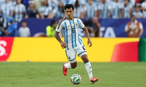 Lisandro Martinez hóa 'lá chắn thép' của Argentina