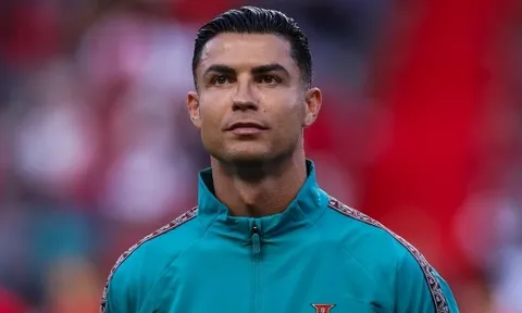 Huyền thoại MU tin Ronaldo đủ sức thi đấu đến năm 50 tuổi