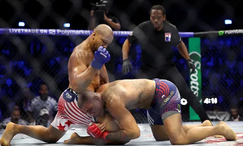 Alex Pereira phẫn nộ sau thất bại tại UFC White House: "Trọng tài không đáng mặt đàn ông" vì bỏ qua đòn phạm lỗi