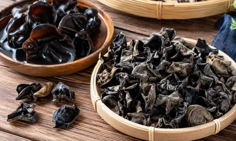 Vì sao không được ăn mộc nhĩ tươi mà phải phơi sấy khô? Tưởng nhỏ mà không nhỏ