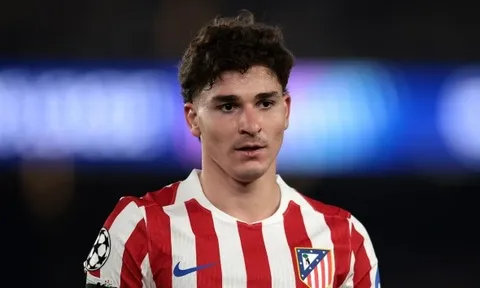 Atletico "thách" Barca chi 500 triệu euro cho Alvarez