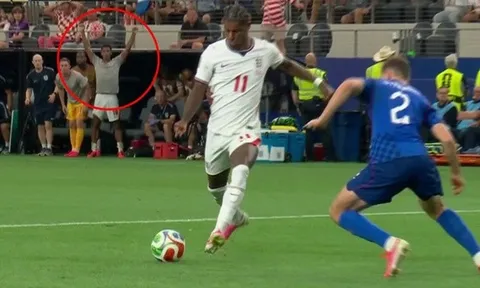 Lộ ảnh Bellingham ăn mừng trước khi Rashford lập công
