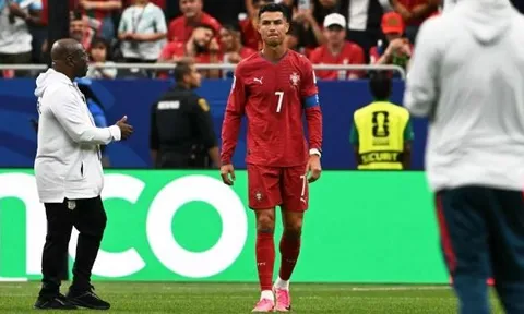 Cristiano Ronaldo là rào cản cho sự sáng tạo của Bồ Đào Nha?