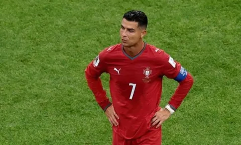 BĐN hòa bạc nhược, Rooney lên tiếng bênh vực Ronaldo