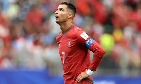 Saha khuyên HLV Martinez dũng cảm để Ronaldo dự bị ở World Cup 2026