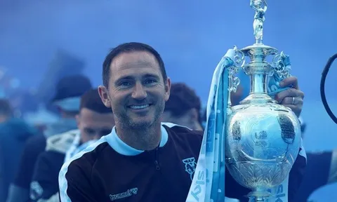 Coventry sắp trói chân Lampard trước ngày tái xuất Ngoại hạng Anh