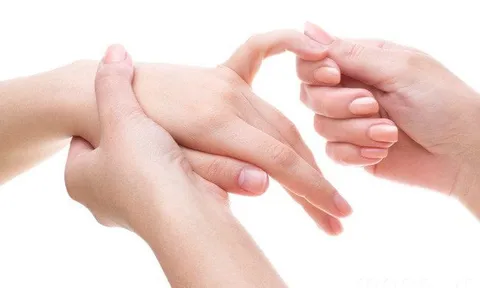 Bí quyết giữ đôi tay mềm mại, thon gọn và hạn chế lão hóa sau tuổi 30