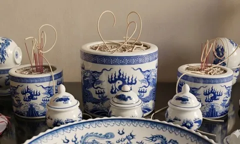 Đặt hũ gạo, muối trên bàn thờ kiểu này: Tưởng giữ lộc nhưng lại khiến tài lộc "đội nón ra đi"