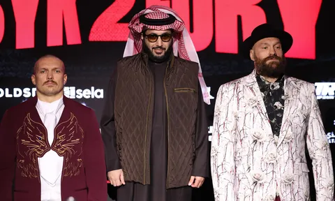 "Không có gì thay đổi": Frank Warren dập tắt tin đồn Tyson Fury gia nhập Zuffa