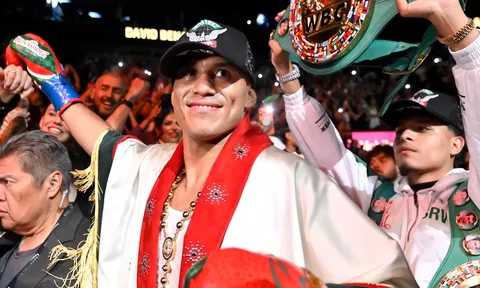 David Benavidez tiến gần đến trận thống nhất đai hạng cruiserweight với Noel Mikaelian