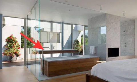 Vì sao nhiều khách sạn thiết kế phòng tắm có vách kính trong suốt?