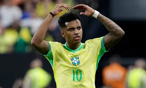 Rodrygo tiết lộ cách sao Brazil sinh tồn trước áp lực mạng