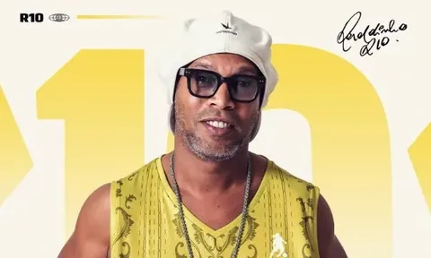 Ronaldinho xỏ giày tái xuất tại Serie C ở tuổi 46