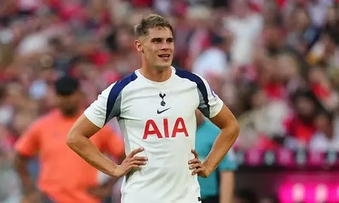 Tottenham chốt tương lai Micky van de Ven trước sự chèo kéo của Barcelona
