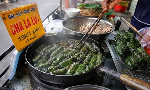 Rán chả lá lốt trộn thêm 1 thứ giữ màu xanh mướt, chín đều