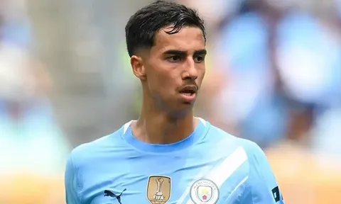 Manchester City phản hồi tin đồn Vitor Reis gia nhập Barcelona