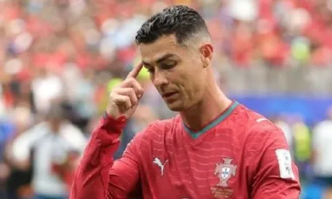 Dalot tiết lộ phản ứng của Ronaldo trước những chỉ trích