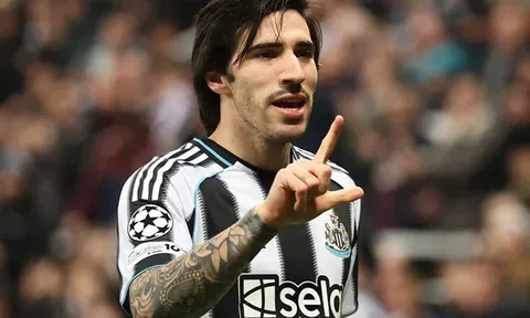 Rời Newcastle sang MU hay Spurs là bước lùi của Tonali