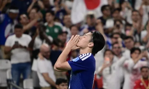 Giải mã màn chắp tay cầu nguyện của Ueda ở World Cup