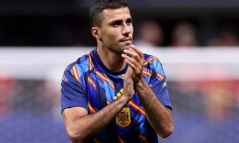 Man City bế tắc trong nỗ lực trói chân Rodri