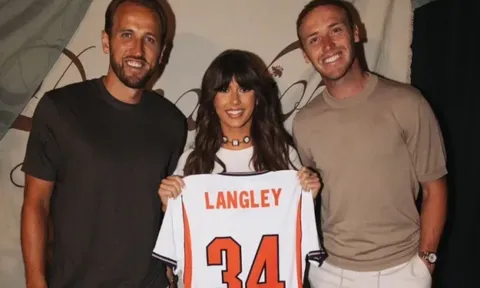 Harry Kane cùng đồng đội đi xem nhạc đồng quê giữa kỳ World Cup