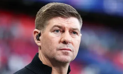 Sheringham cảnh báo Gerrard về ghế nóng tại Ipswich