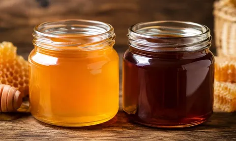 Vì sao mật ong chuyển từ màu vàng sang sậm đen? Có phải đã hỏng, không nên dùng?