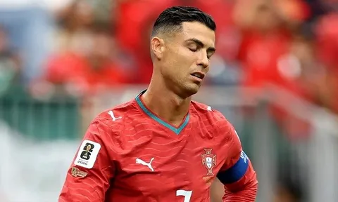 Cựu sao tuyển Bồ tin tưởng Ronaldo bất chấp búa rìu dư luận