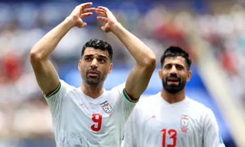 CĐV Iran chia rẽ sâu sắc dù đội nhà cầm hòa Bỉ