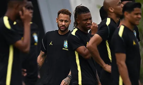Neymar hoàn thành buổi tập đầu tiên cùng tuyển Brazil