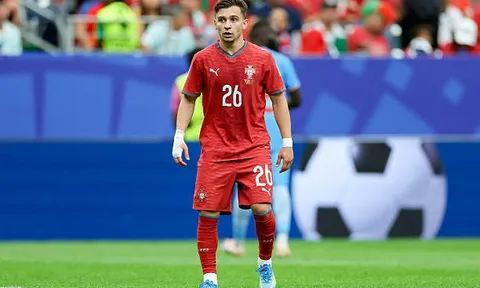 Conceicao khẳng định không bị ai ép chuyền cho Ronaldo