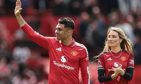 Vợ chồng Casemiro bật khóc trong ngày rời Man Utd