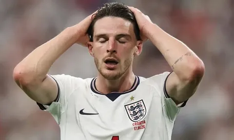Nén đau đá World Cup, Rice bức xúc gọi lịch thi đấu điên rồ