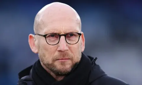 Jaap Stam khuyên Man Utd mua thêm 2 tiền vệ sau Ederson