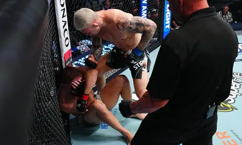 UFC Vegas 119: Navajo Stirling nghiền nát Ion Cutelaba bằng cơn mưa đòn chỏ