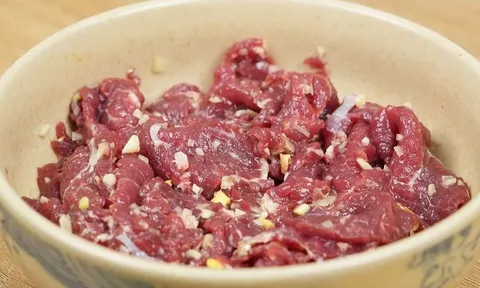 Tại sao không nên dùng muối để ướp thịt bò?