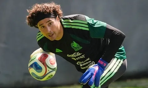 Ochoa bắt kịp kỷ lục dự 6 kỳ World Cup của Ronaldo, Messi