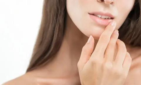 5 mặt nạ dưỡng môi tự nhiên giúp cải thiện tình trạng thâm sạm, trả lại đôi môi hồng hào mềm mịn