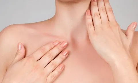 Chăm sóc vùng da ngực đúng cách để duy trì vẻ săn chắc và làm chậm quá trình lão hóa